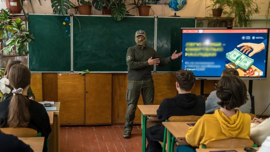 Ukraine dạy học sinh đối phó với điệp viên của tình báo Nga